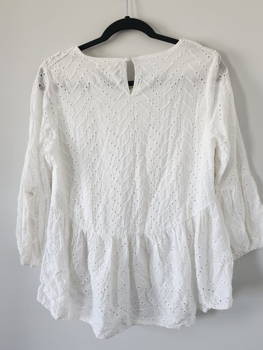 Ray Cassin Small White Eyelet Lace Peasant Top with Tie Neck - Picture 5 of 7
